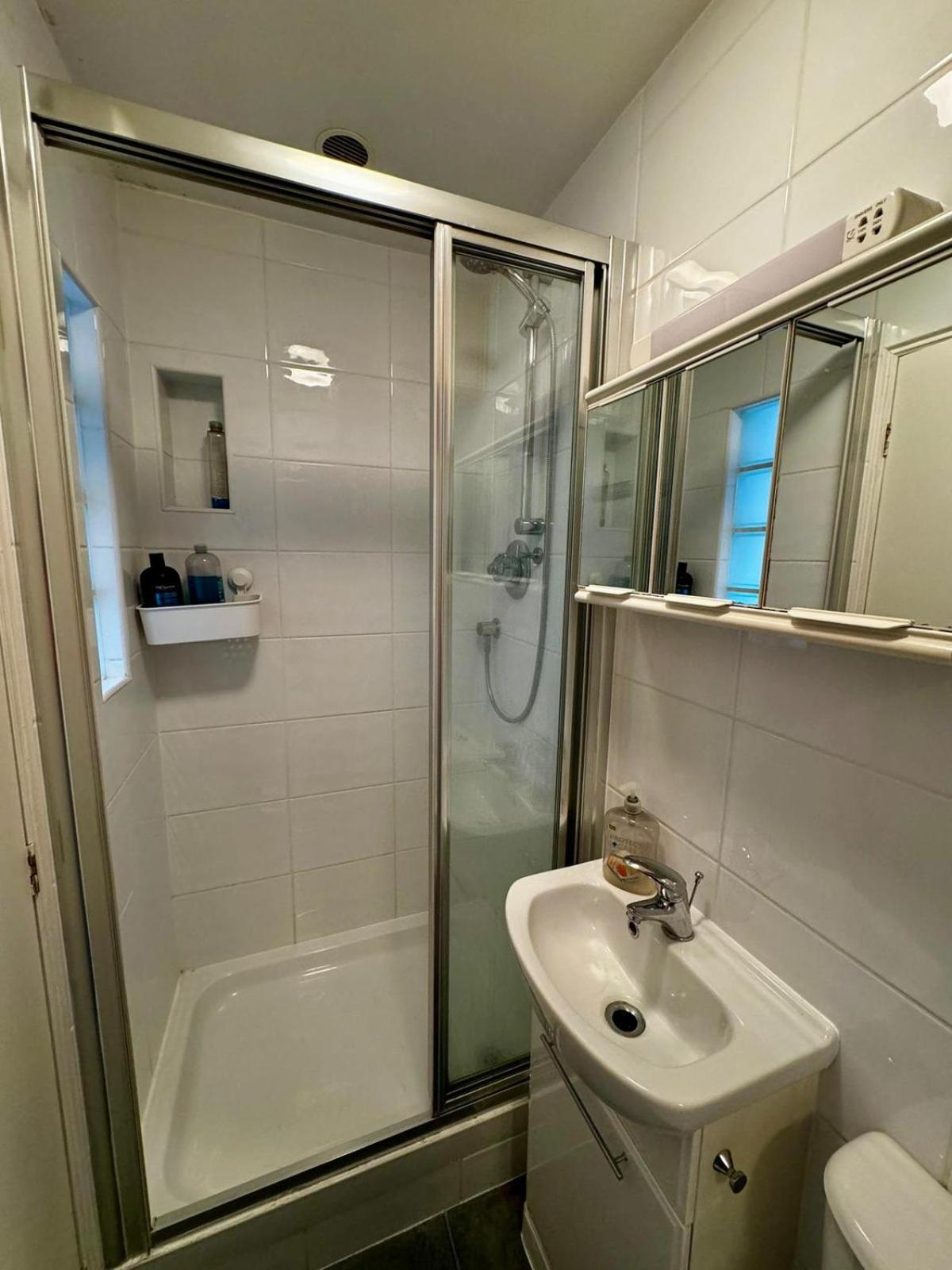 לונדון Amazing En-Suite Apartment In Finchley Central מראה חיצוני תמונה