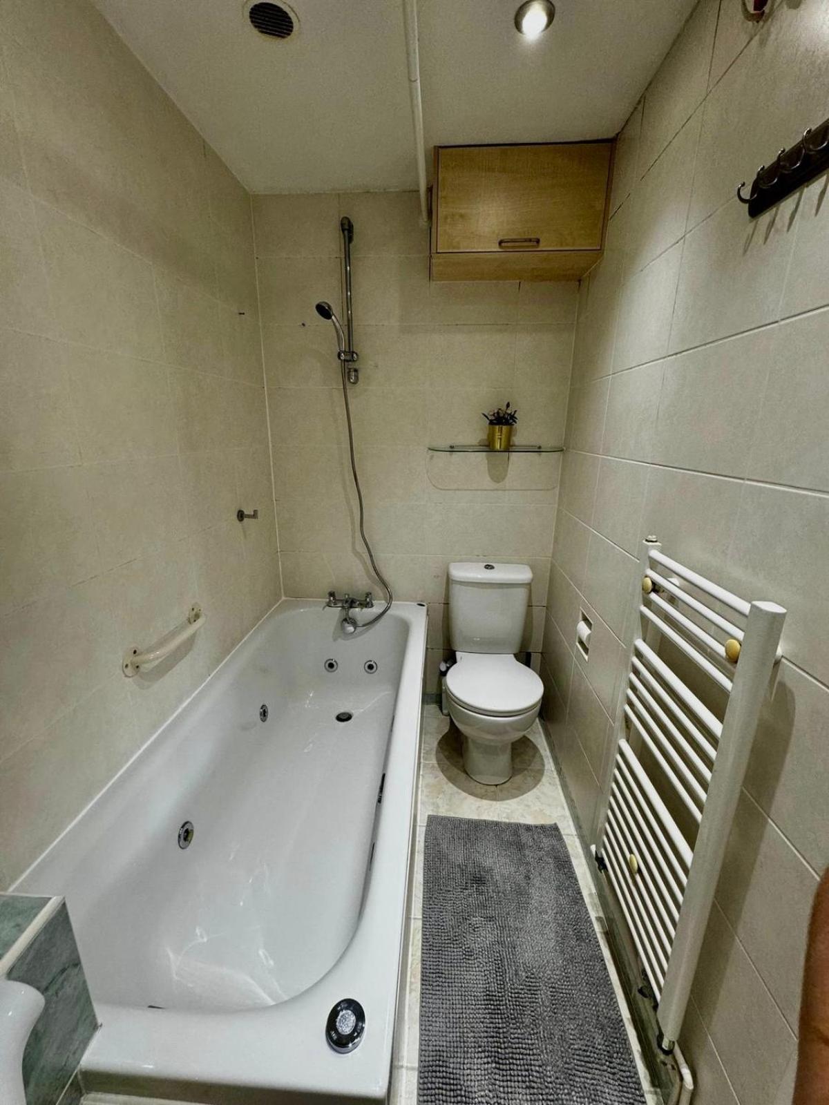 לונדון Amazing En-Suite Apartment In Finchley Central מראה חיצוני תמונה