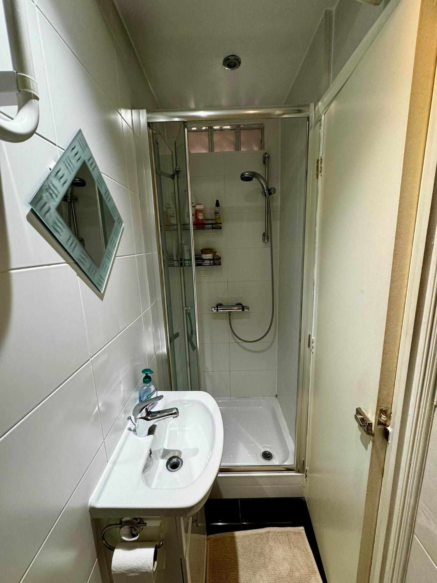 לונדון Amazing En-Suite Apartment In Finchley Central מראה חיצוני תמונה